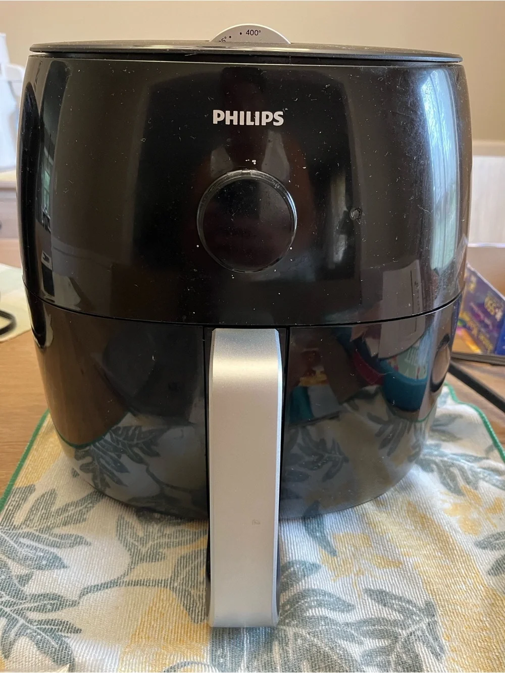 Philips Black Airfryer with Silver Handle and Recipe Book